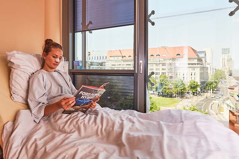 Patientin auf Station der Klinik am Wittenbergplatz